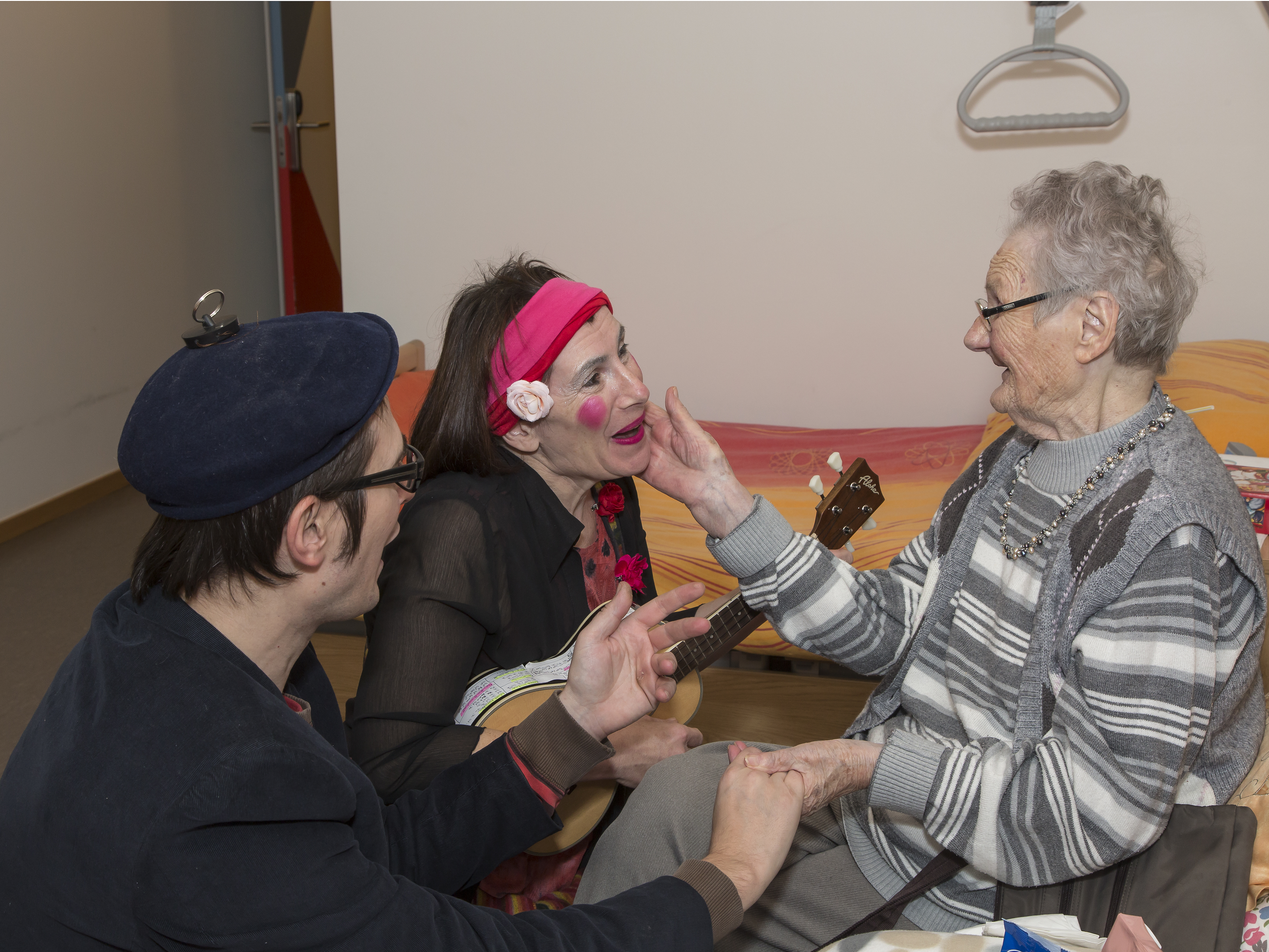 Clowns with big heart for elderly people